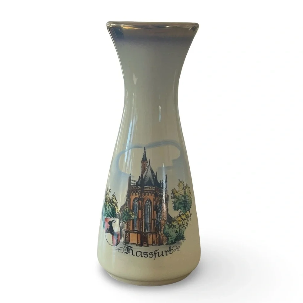 Decorative Cream Vase with Kassel Design